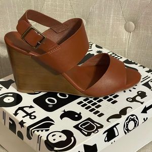 Size 8 in a half wedge brown sandal